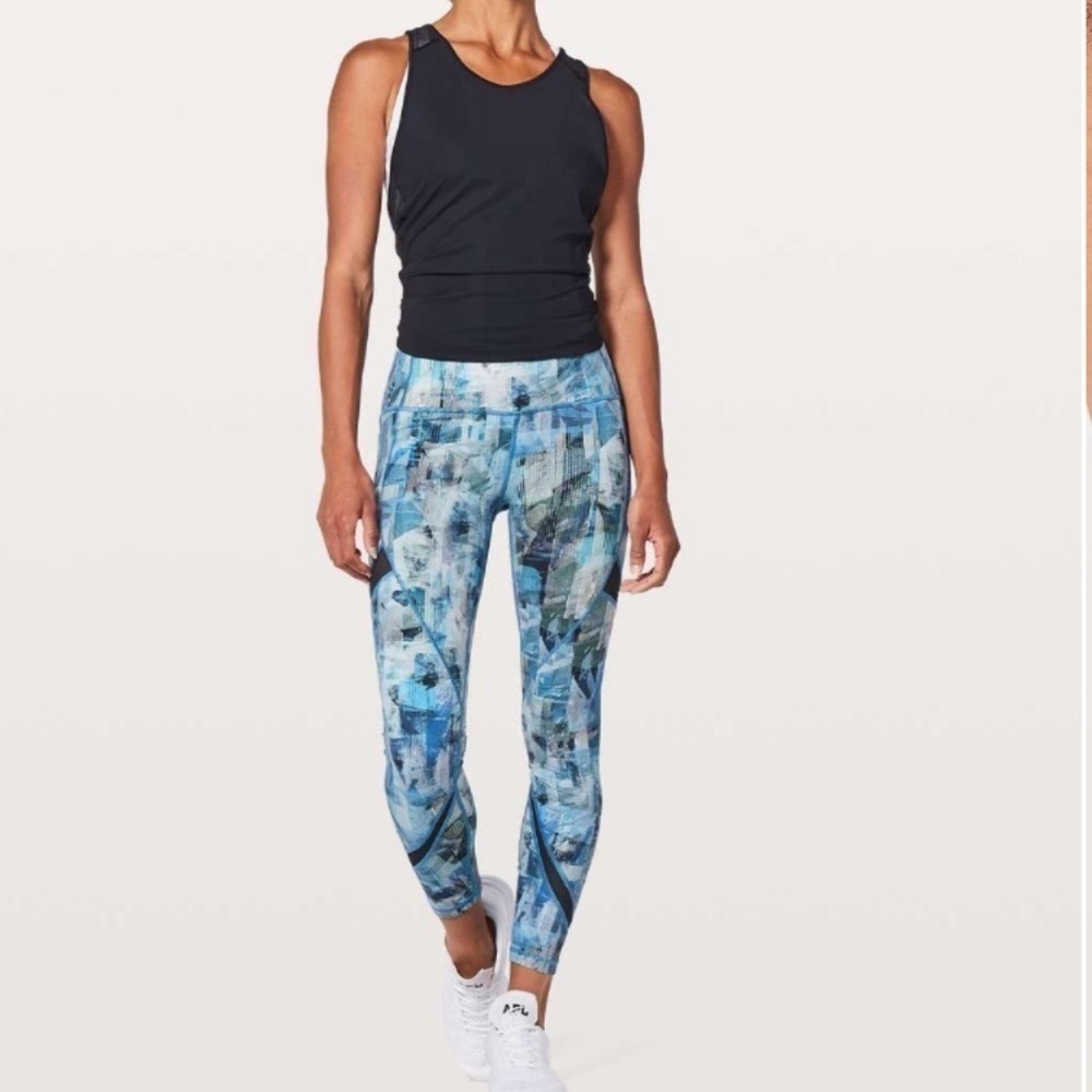 Lululemon On Pace Tight 7/8 *25"
Sun Dazed Multi Blue / Super Dark

LULU